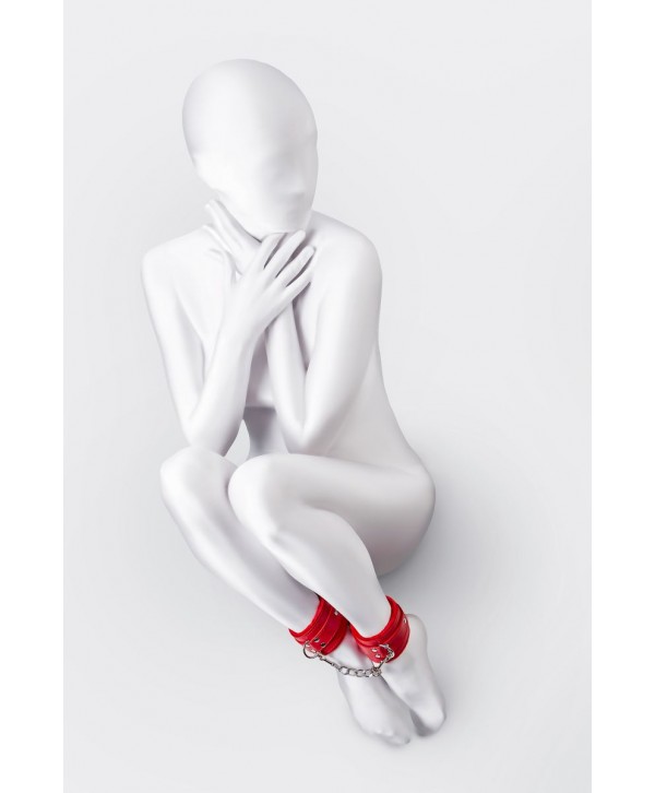 Красные оковы Anonymo из искусственной кожи
